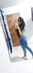 AndreaRoux Public  5টি ছবি