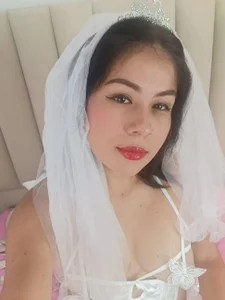 sharlotte_msの💎😈 “Dressed in White, Ready to Sin”の枚の写真