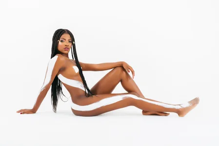nahomyyyyy paint body Pic 2