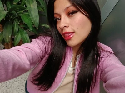 april_powl Cute 🌸💜 Pic 4