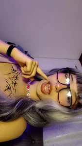 real baddie 🎇📸🖤 de evie_cloud  3 photos