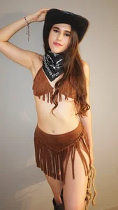 hanna_foxi This cowgirl is ready to ride!!🔥 Bilde 6