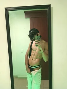KamiSuarez Green Boy Immagine  2