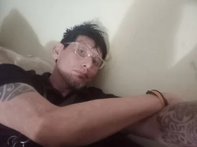 Lucas44re Public  2টি ছবি