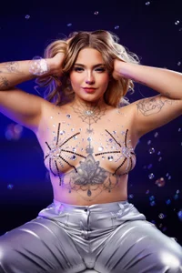 Ala_Rasi_ Flirting with bubbles Bilde 2