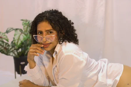 miacarterr_ Between Looks and Temptations Εικόνα