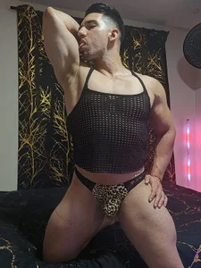 Liam_forest_ Posing in my room Gambar 6