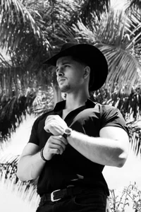 ADAM_BOUTON_ Public Foto 8