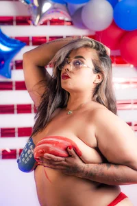 EmilyDuran_ July 4 ♥️🤍🩵 Immagine  7