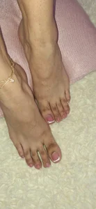 Dana_Paula "😋Who said hairy toes can't be sexy? 😏" Pic 2