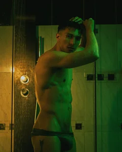 ApoloCruz Taking a shower зображення 5