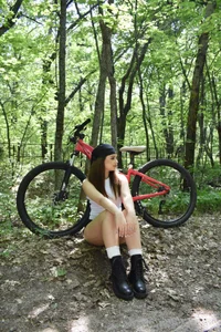 MiracleCurly Sports day in the forest Bilde 4