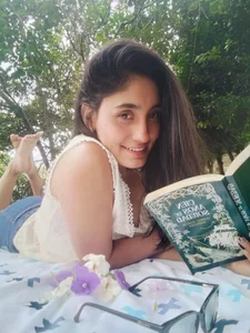 EIMY-ROBERTSのCome have a day to read with meの枚の写真