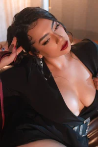 Nicollemays take me by my tie and make me yours😏🖤 Pic