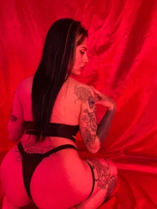 Cherry_jenklins87のMy Favorite Darknessの 4枚の写真