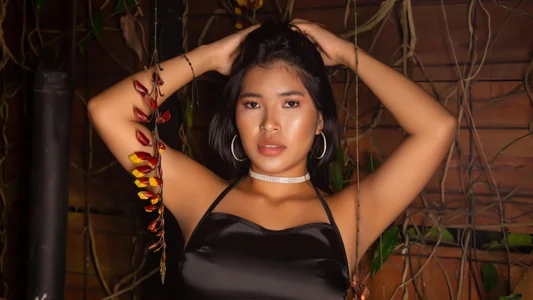 asian latin 🖤 de Bellabillss  4 Imagens