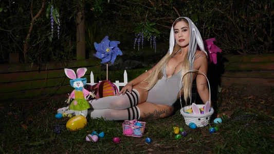 emmy_rose25 Easter bunny ready to spoil you 🐰💖🥚 Pic 4
