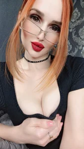 Red_Fairy_ Public Gambar 2