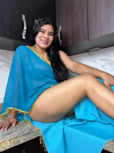 iniyalaboni_ your favorite india 🔥 slika 6