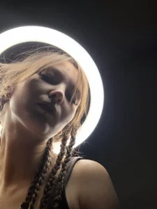 DongMolt Under the light of silence Pic 9