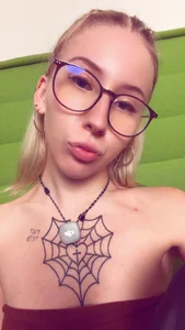 🎀Me de YoungHannahDE  Imagens