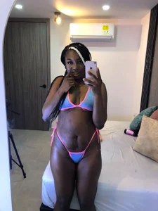 AlyssaWest Taste me... Pic