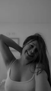 mia_stook a kiss Pic 2