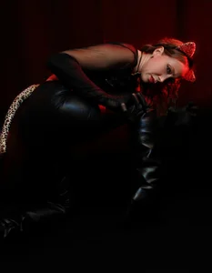 intime_zoneのFierce Seductionの枚の写真