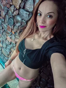 zzoe_ abril 2022 slika 3