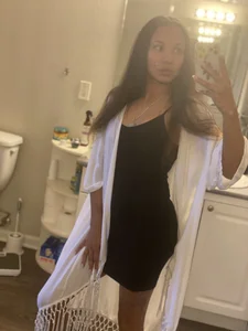 _Neeka_ Public Pic 3