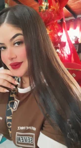 AlmaRosalesA little more of me💜🖤💜 Bild 7
