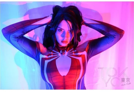 Emily_Lindey Public Pic 2