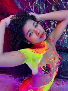 lucie_petite body paint Immagine  6