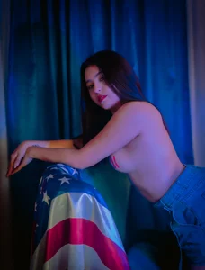 zoewillian Happy 4th!   🇺🇸 Let’s celebrate with a sexy tease and a naughty secret… Foto 2