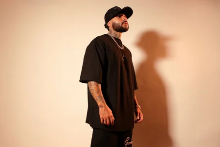 Apolo_rousse1 Do I like the color black?👀🖤 사진