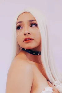 AyleenEvansのPRETTY FACEの枚の写真