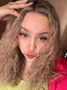 ZoraDearmon: Glossed & Glowing ( фото)