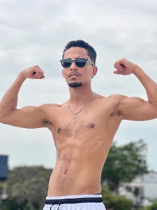 muscular guy od DrakeFoxx  3 snímek