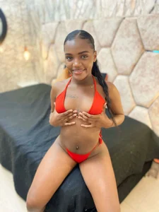 SWEAT AND SKIN 🔥😏 de EXOTIC_EBONY_  2 Imagens