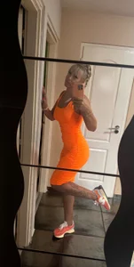 Lara_MILFGODDESS just orange!🤩 Foto 4