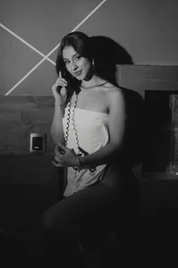 miss__charlotte7のShadows that seduce 😏🔥の枚の写真