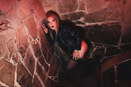 Kelly_Mature_ I feel sexy with my jacket Pic 4