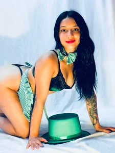 ChloeRosey Happy St. Patrick's Day 💚🍀 Pic 5