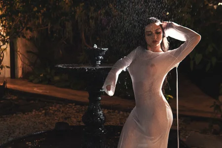 AliceHarper_ Rain on Me 사진 3