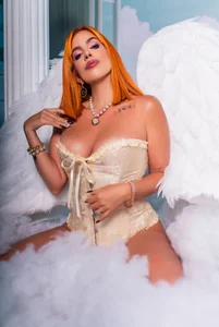 AdelinaVansの🥵fallen angelの 3枚の写真