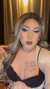 YourMistressAggy Kiss me Foto 3