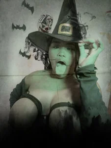PlacerTallaXXXのA very hot little witchの 3枚の写真