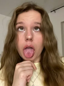 Agatha_Gris Public Foto 4