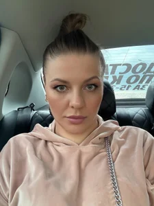 VeronikawGold Focus on Personality Pic