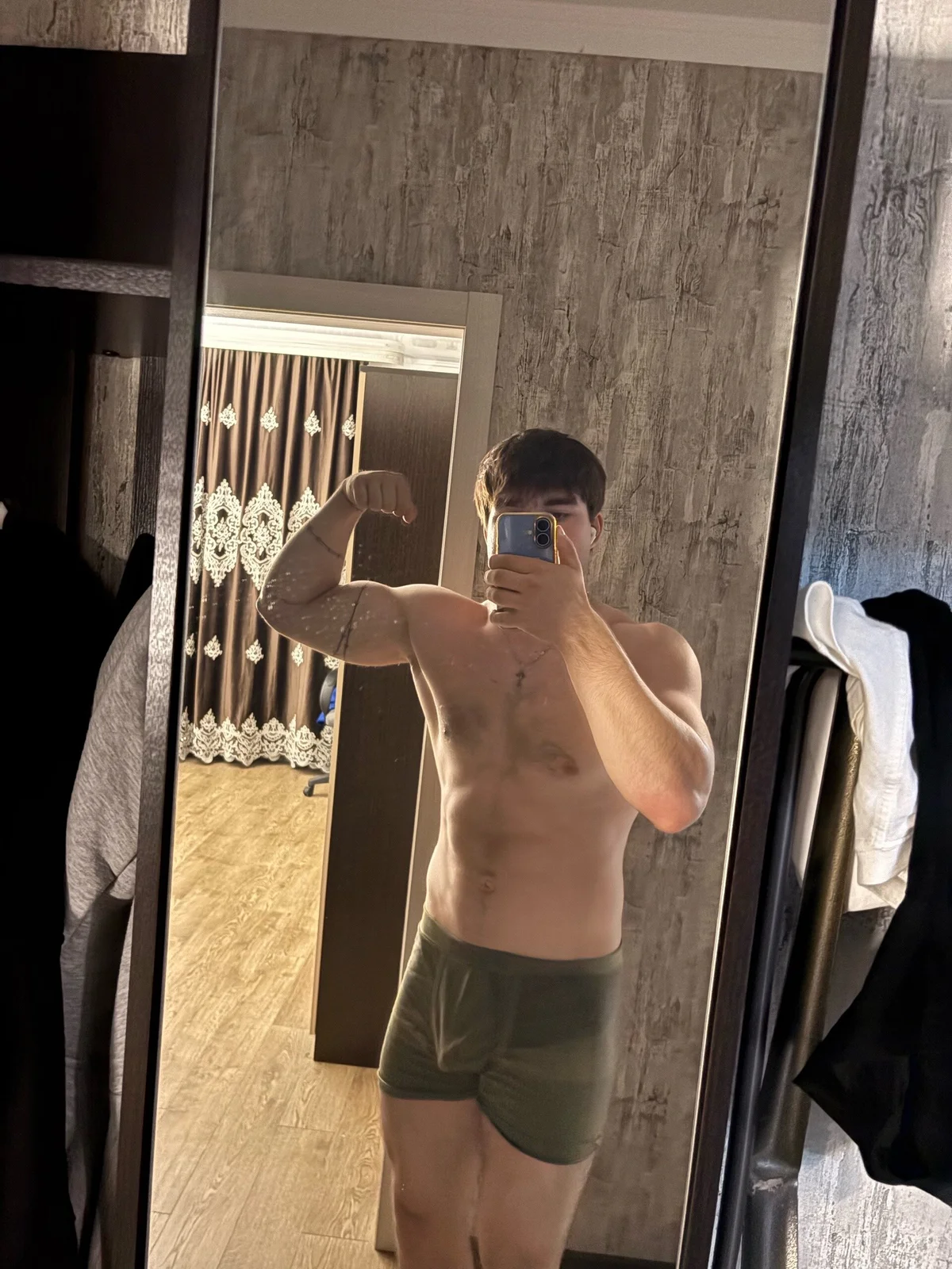 ภาพที่กำลังนิยมของ GYM_BRO_JACOB  5592